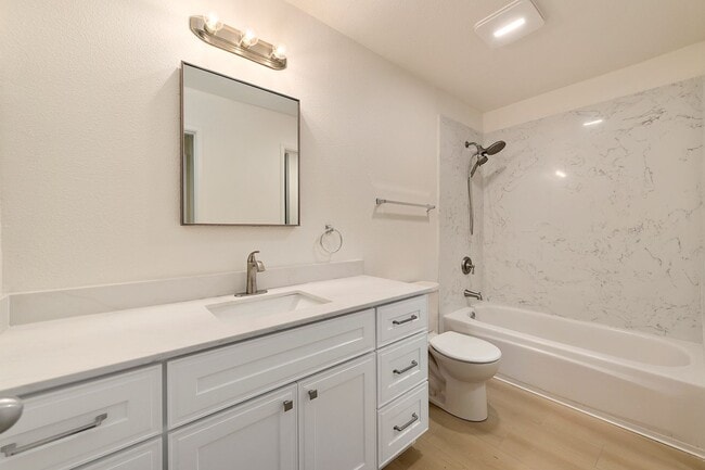 Building Photo - 1 bedroom 1 bath condo in heart of Silicon Valley.