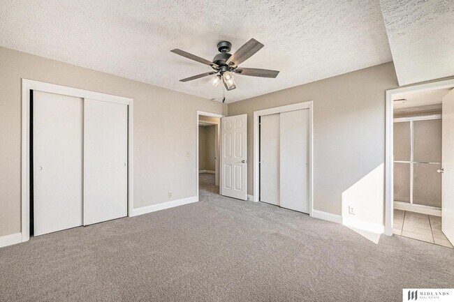 Building Photo - 3105 Mirror Cir