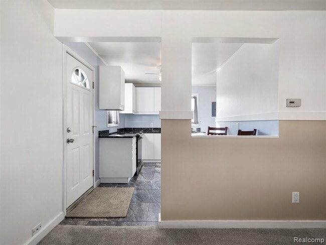 Building Photo - 1320 E Goulson Ave