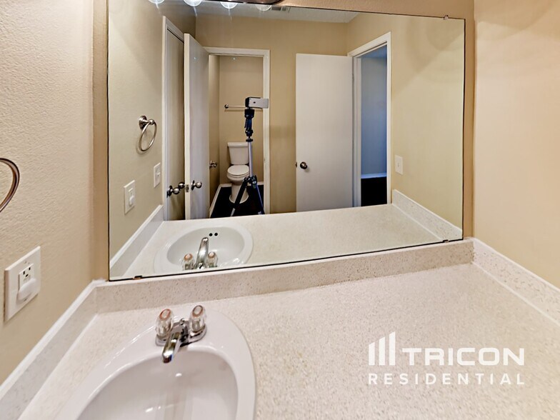 Building Photo - 9633 Brierwyck Dr