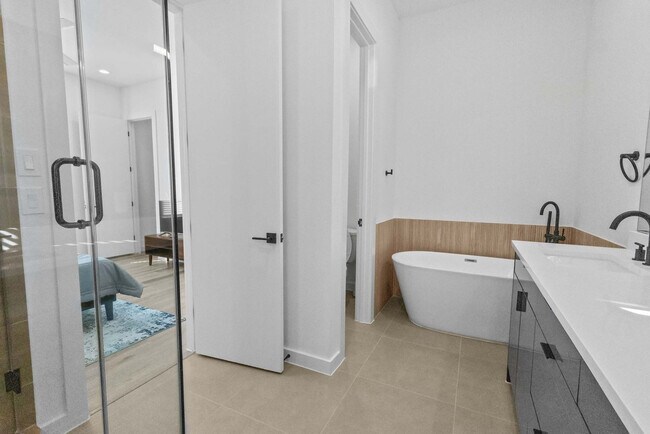 Building Photo - 6740 Peerless St