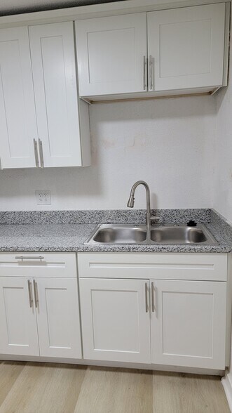 Building Photo - 6636 Tracy Ave