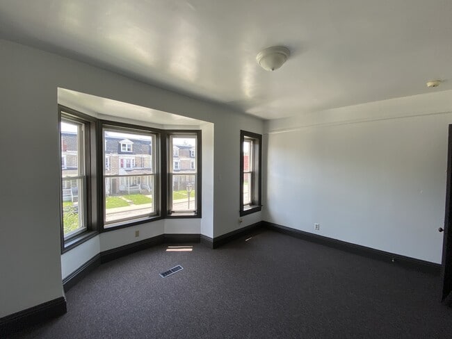 Building Photo - 283 W Jackson St