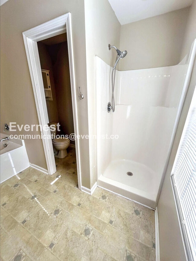 Building Photo - 941 Ujamaa Dr