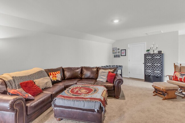 Building Photo - 1049 Burled Oak Rdg Lp SE