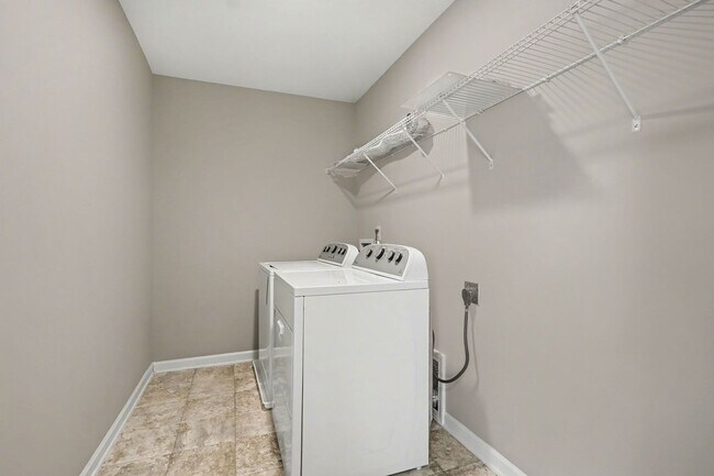 Building Photo - Beautiful 4-Bedroom End-Unit Townhome in West Cary | Open Floor Plan | Prime Location