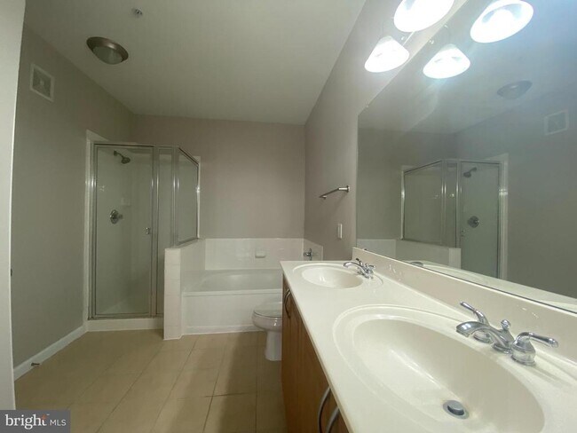 Building Photo - 12929 Centre Park Cir