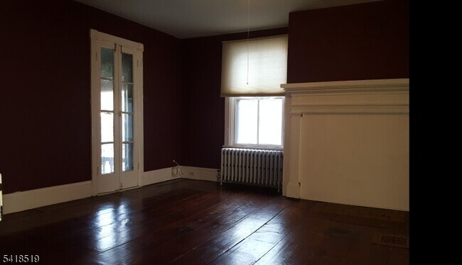 Building Photo - 315 2nd St