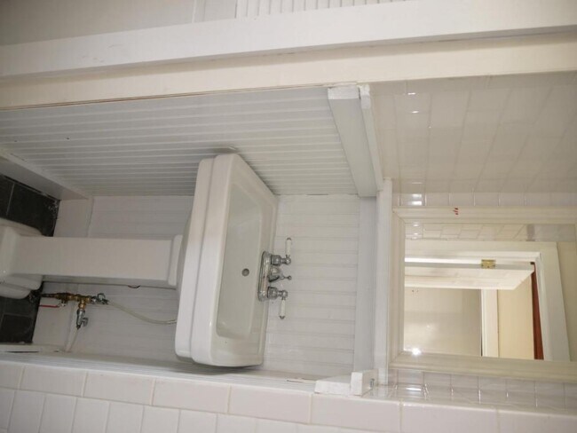 Building Photo - 110 Pear Alley