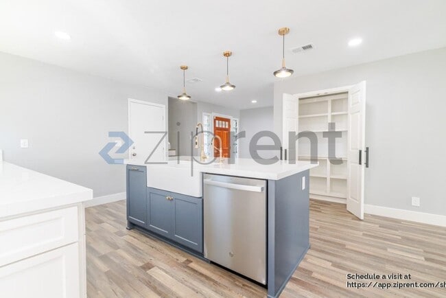 Building Photo - 5912 Laguna Villa Way