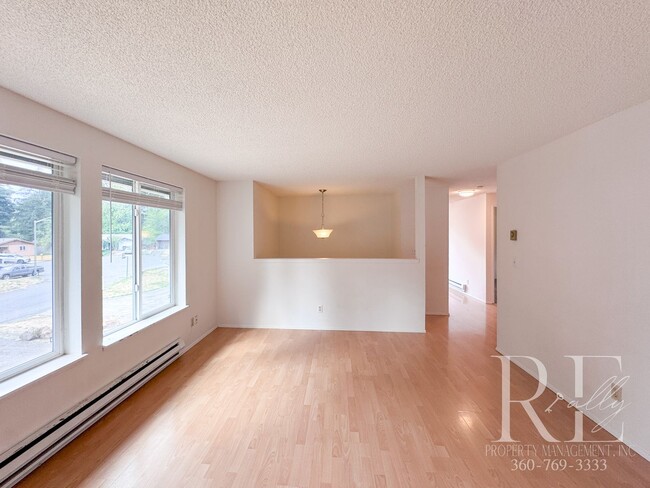 Building Photo - Spacious 4-Bedroom Home with Garage on Qui...