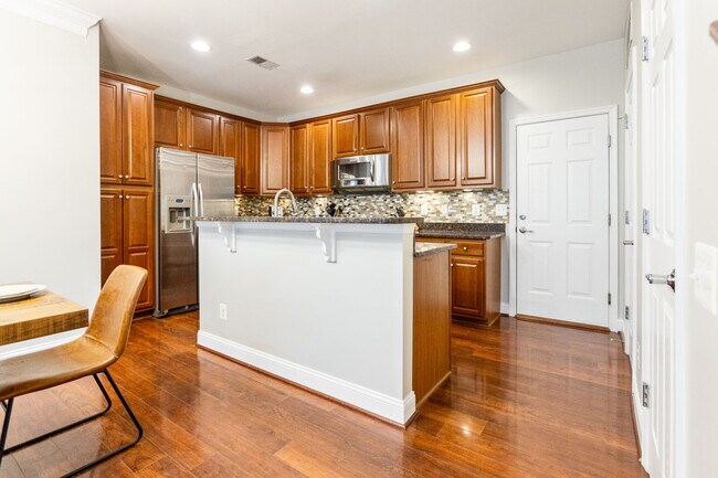 Building Photo - 20657 Sibbald Sq