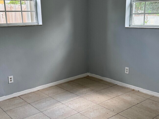 Building Photo - 1740 SW 70th Way