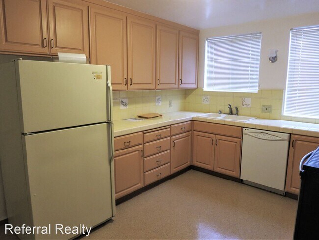 Building Photo - 3 br, 1 bath House - 653 N Baywood Avenue