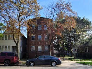 Building Photo - 1133 E 81st Pl