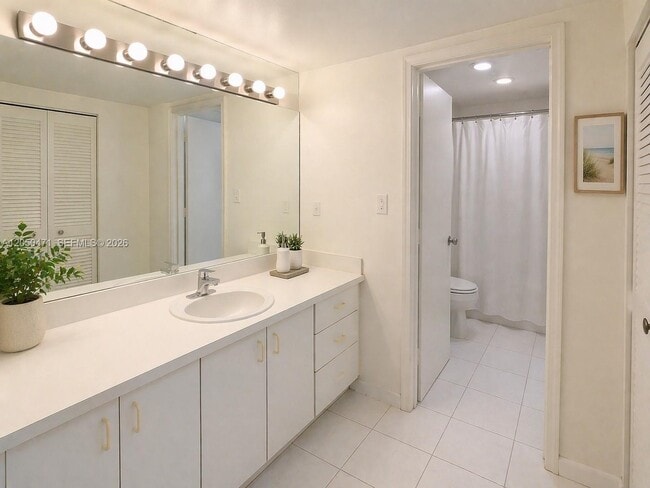 Building Photo - 9156 Collins Ave