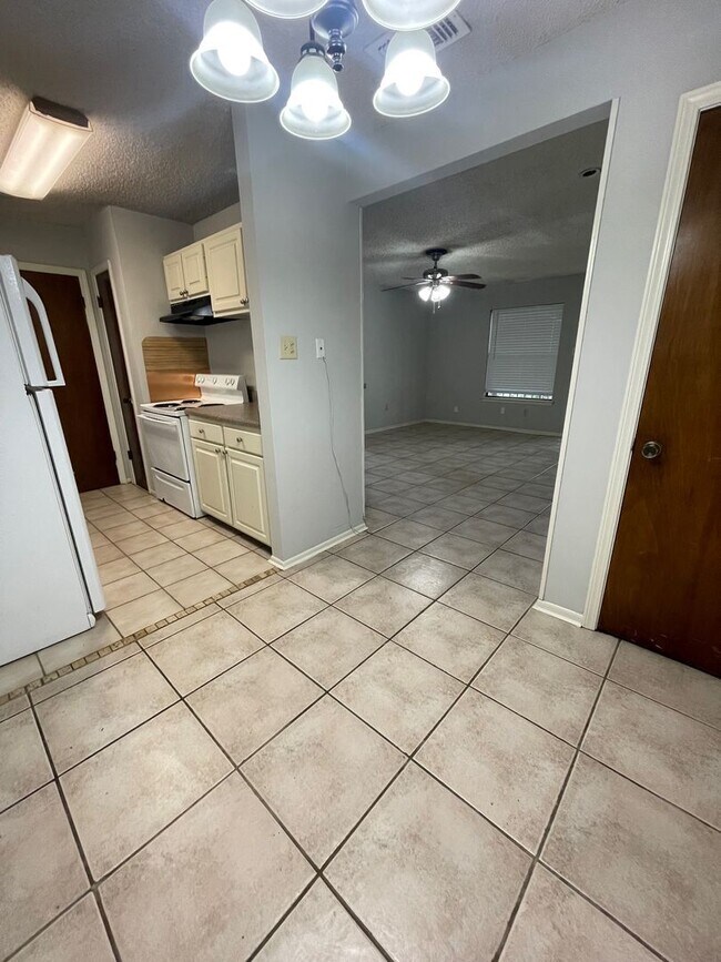 Building Photo - 751 Hammond Manor Dr