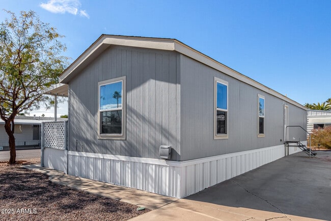 Building Photo - 2650 W Union Hills Dr