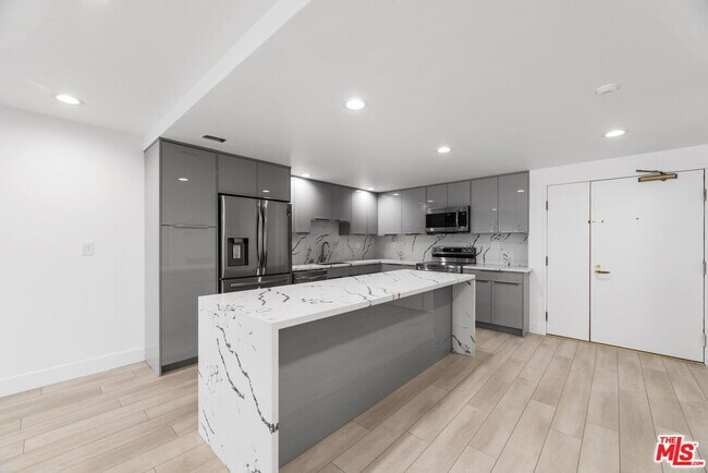 Building Photo - 1118 3rd St