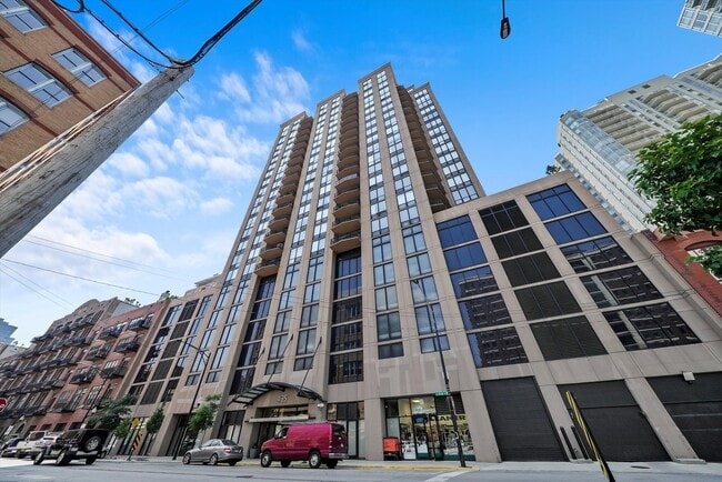 Building Photo - 435 W Erie St