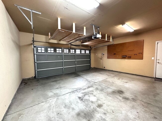 Building Photo - 3 Bedroom House Coming Available