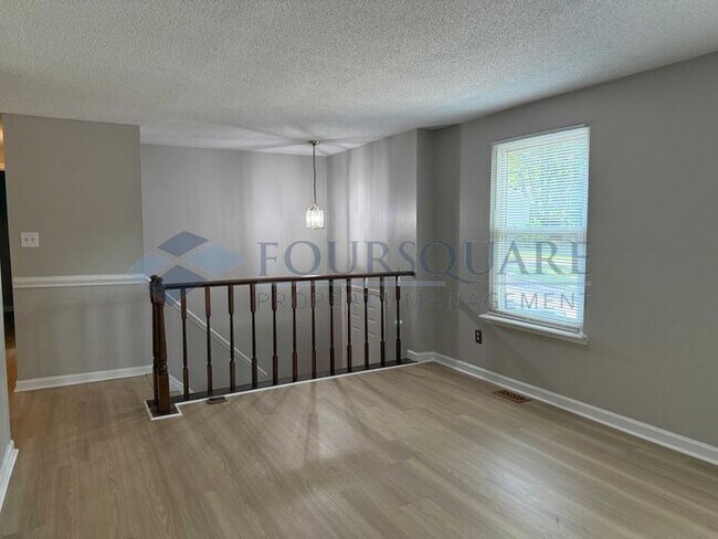 Building Photo - Cozy 4-Bed / 2-Bath Home with Main-Level Bedrooms, Large Backyard & Corner Lot , Near Shelley Lake