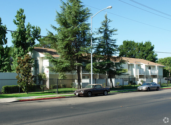 Carmel Crest Apartments Fresno