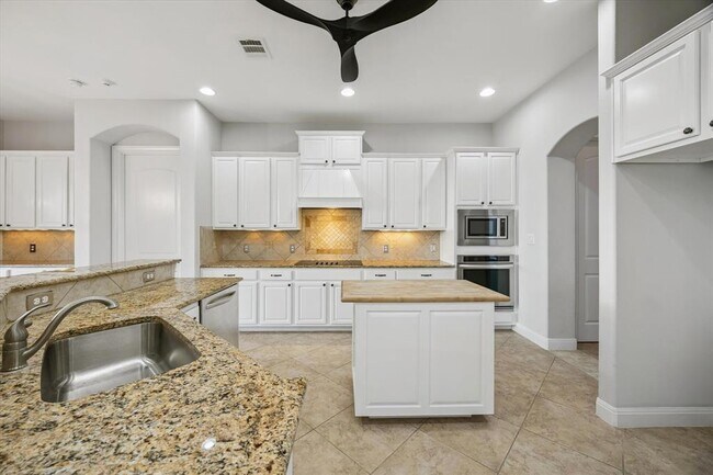 Building Photo - 17813 Kingfisher Ridge Dr