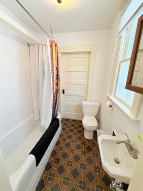 Building Photo - Charming & Historic Queen Anne Home - 1 Bedroom with Tons of Bonus Space!