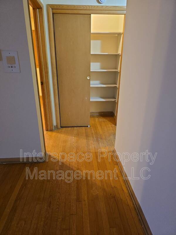 Building Photo - 10126 S Pulaski Rd