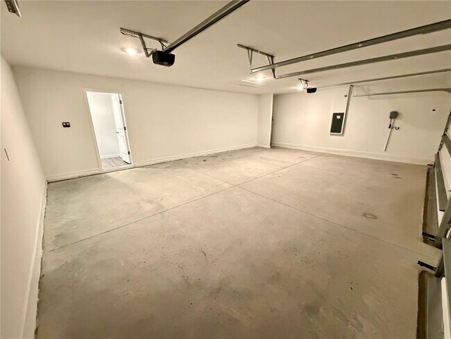 Building Photo - 4212 SW 82nd Ln