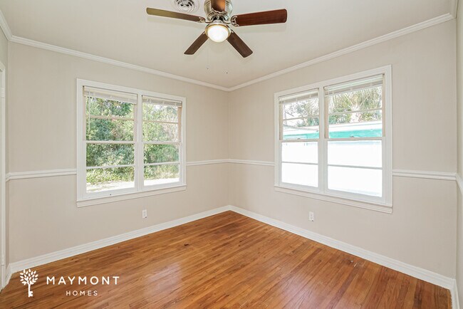 Building Photo - Inviting Living in Daytona Beach