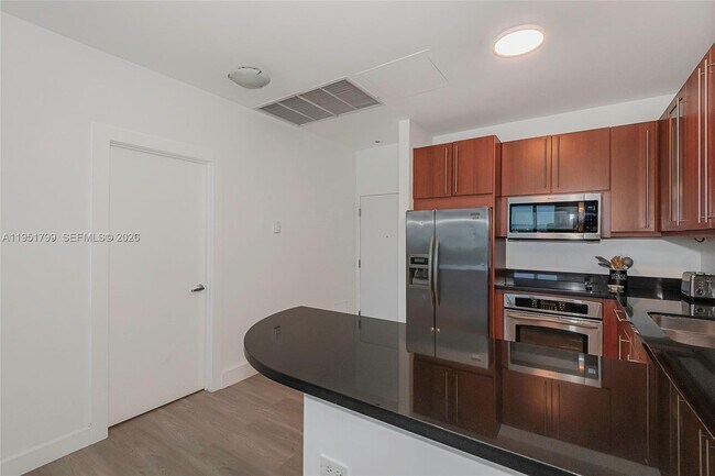 Building Photo - 2301 Collins Ave