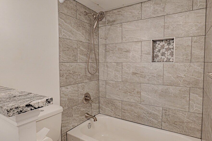 Building Photo - 8087 Meadow Rd