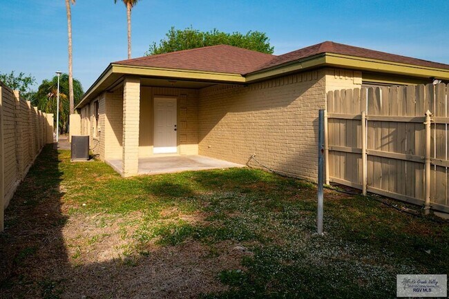 Building Photo - 23919 Ellie Ln