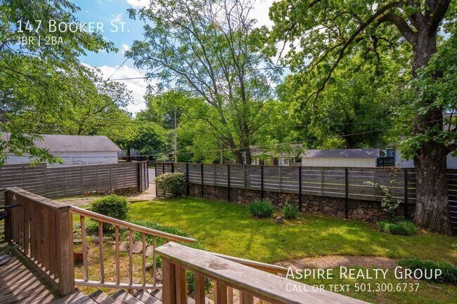 Building Photo - 147 S Booker St