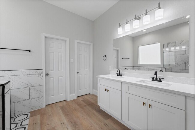 Building Photo - 478 Stephen F Austin Dr