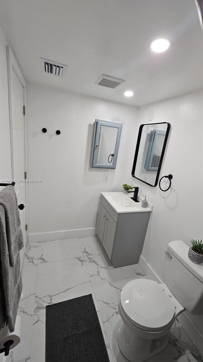 Building Photo - 7085 W Sunrise Blvd