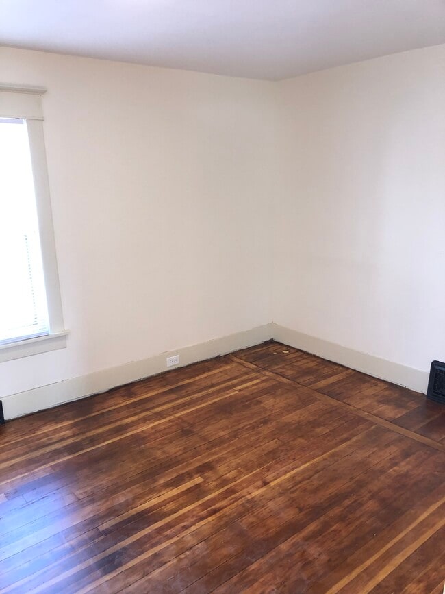 Bedroom 1 - 1610 Ashman St