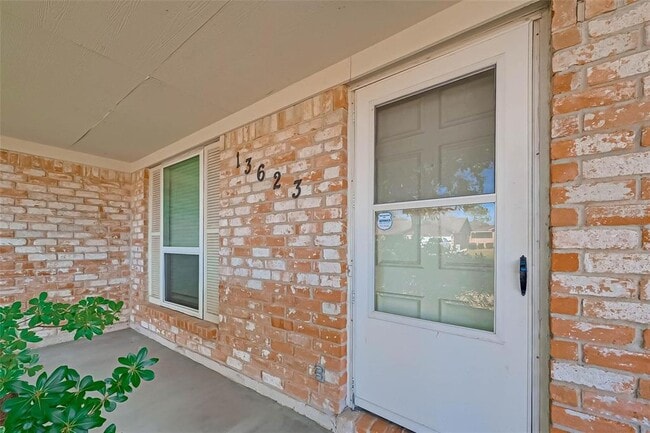 Building Photo - 13623 Fernhill Dr