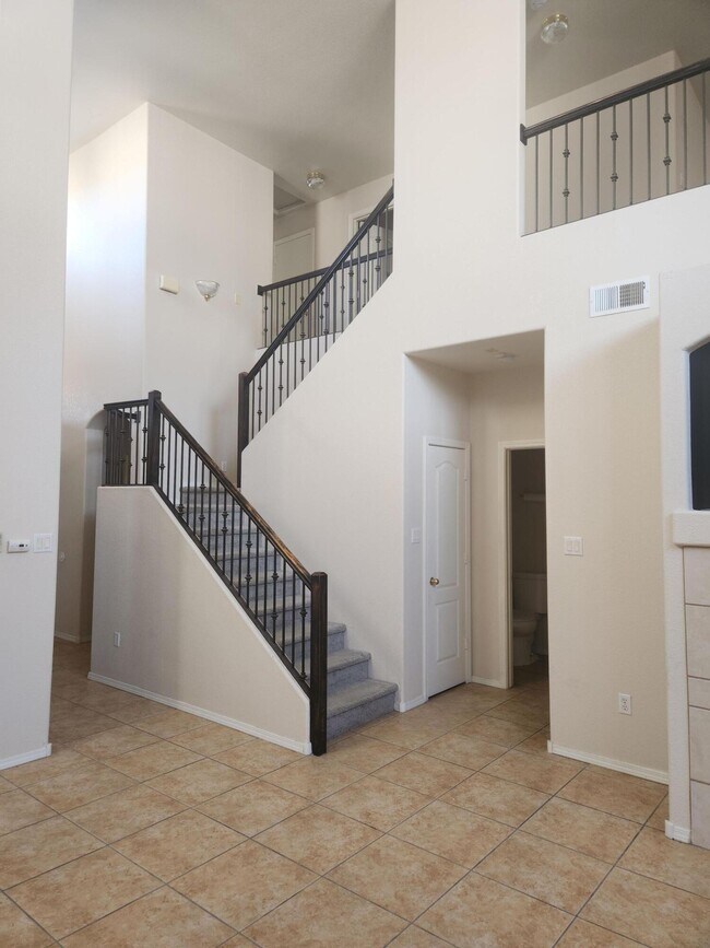 Building Photo - 2421 Falesco Rd SE