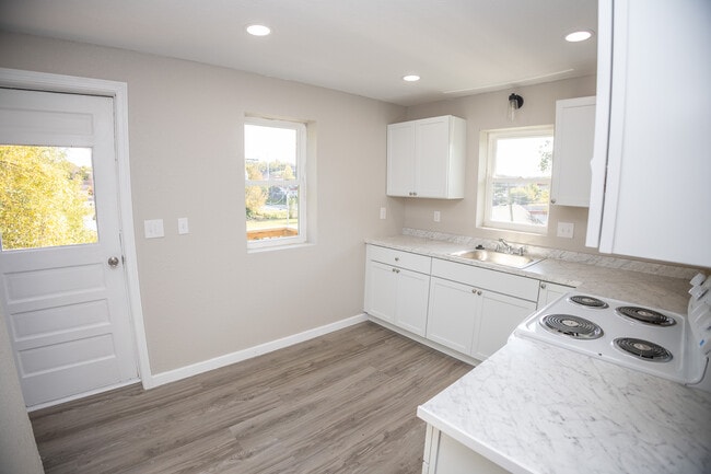 Building Photo - 421 Marshall St