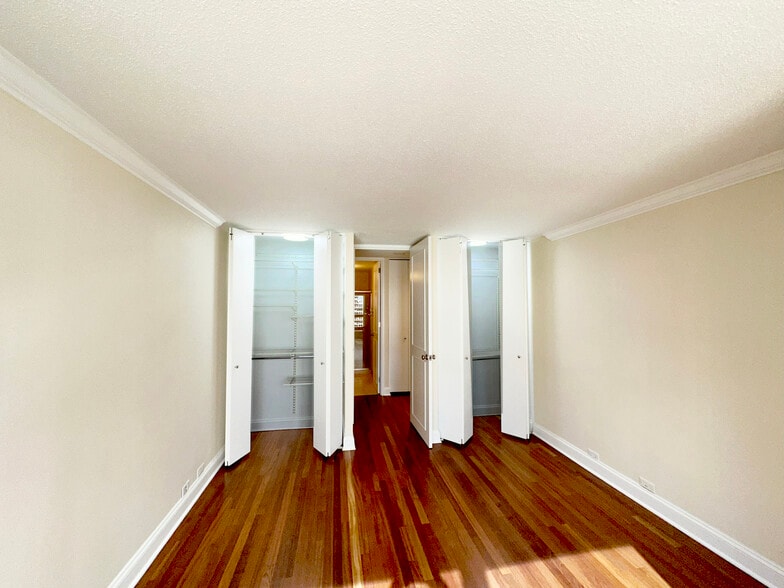 Building Photo - 360 E Randolph St
