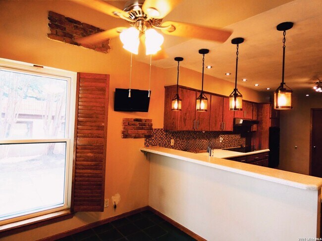 Building Photo - 3623 Green Spring