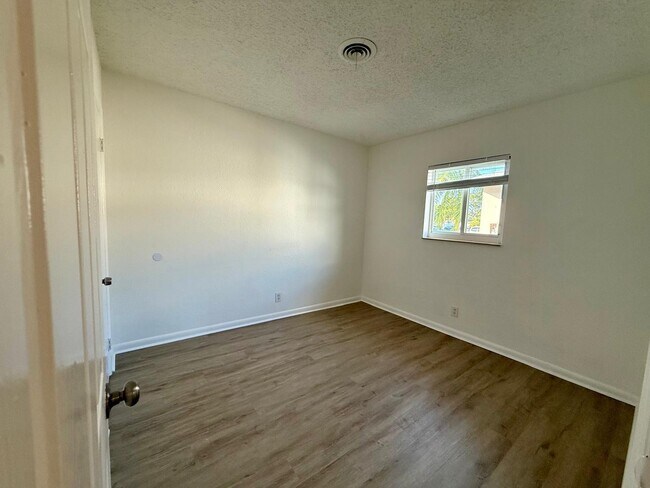 Building Photo - 3221 NE 7th Ave