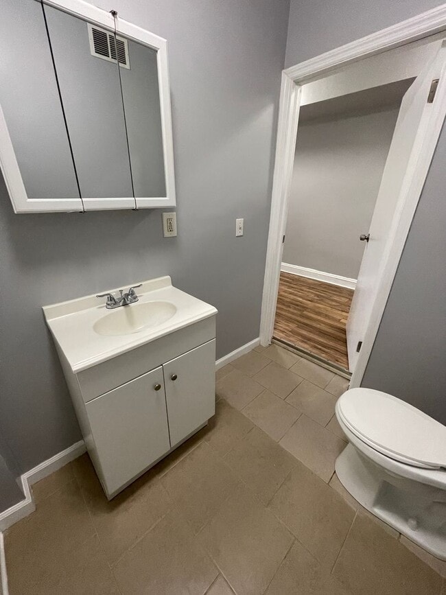 Building Photo - 47 Johnston St