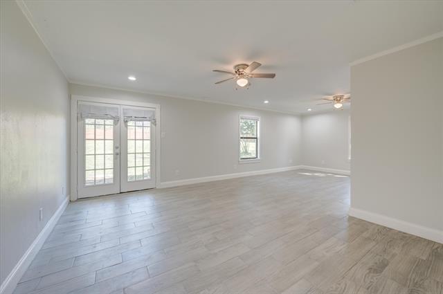 Building Photo - 304 Oak Dr