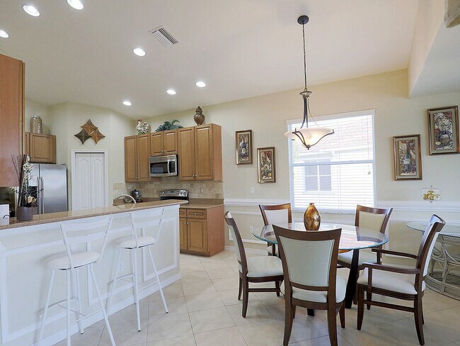 Building Photo - Moody River~  Furnished Coach Home
