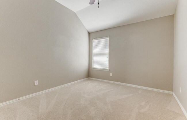 Building Photo - 204 Parakeet Dr