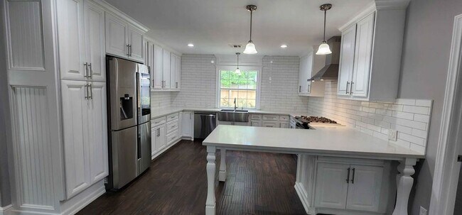 Building Photo - 105 Mable St